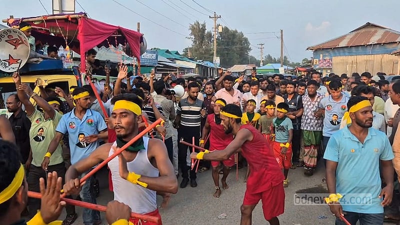 হাতিয়ায় লাঠিখেলা-লোকগানে বিএনপির ৩১ দফা প্রচার