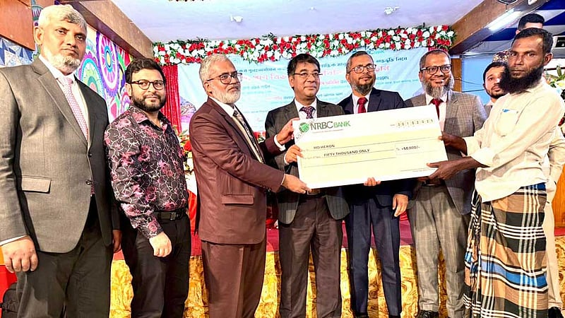 ভোলার নিম্ন আয়ের মানুষদের প্রকাশ্যে ঋণ দিল এনআরবিসি ব্যাংক