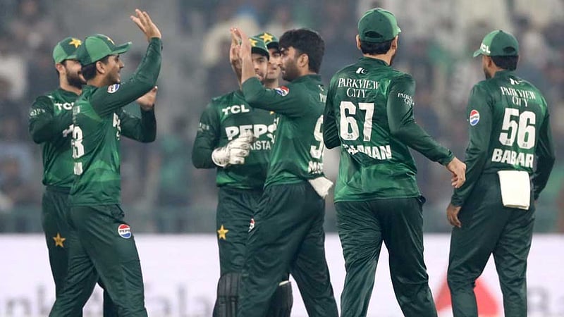 দক্ষিণ আফ্রিকাকে ১১০ রানে গুটিয়ে সমতায় পাকিস্তান