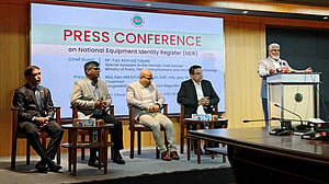 ‘অবৈধ’ মোবাইল ফোন বন্ধে ১৬ ডিসেম্বর চালু হচ্ছে এনইআইআর