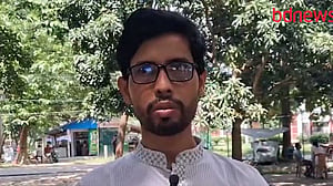 আঙুলের অমোচনীয় কালি ‘উঠে যাওয়ার’ অভিযোগ শিবিরের ভিপি প্রার্থীর