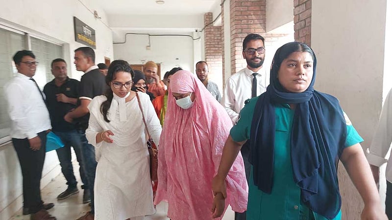 ঢাবি ছাত্রীকে ‘মারধর’ : স্বপ্ননিবাস হোস্টেল পরিচালক রাজিয়ার জামিন