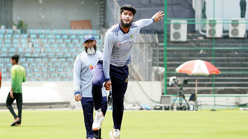 সাদা বলে রঙিন রিশাদকে সাদা পোশাকেও দেখতে চান মুশতাক