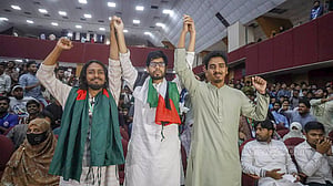 রাকসুর নেতৃত্বে শিবির