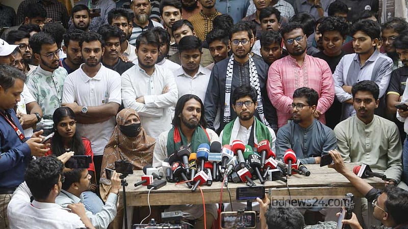 সবাইকে নিয়ে কাজ করার আশ্বাস রাকসুর নবনির্বাচিত ভিপি-জিএসের