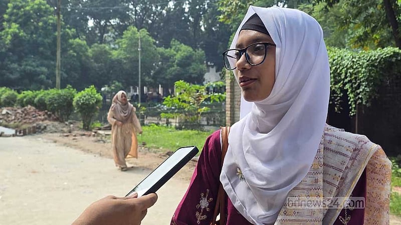রাকসু: ‘জীবনে প্রথম ভোট দিয়ে ইতিহাসের সাক্ষী হলাম’