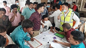 রূপনগরে আগুন: মুখ পুড়ে অঙ্গার, সারোয়ারের লাশ মিলল জোড়া আঙ্গুল দেখে
