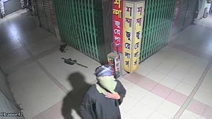 ‘৫০০ ভরি’ স্বর্ণ চুরির মামলা: নারীসহ তিন আসামি ২ দিনের রিমান্ডে