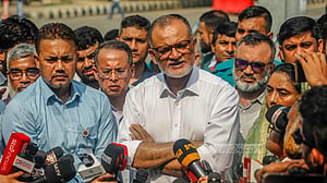 তিন দিন ‘নন শিডিউলড’ ফ্লাইটের খরচ মওকুফ: উপদেষ্টা