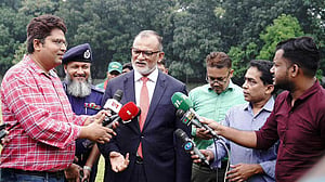 শাহজালালে আগুনের তদন্ত প্রতিবেদন শিগগির: উপদেষ্টা