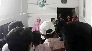 ঢাবি ছাত্রীকে ‘আটকে রেখে মারধর’, স্বপ্ননিবাস হোস্টেলের পরিচালক গ্রেপ্তার