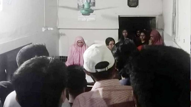 ঢাবি ছাত্রীকে ‘আটকে রেখে মারধর’, স্বপ্ননিবাস হোস্টেলের পরিচালক গ্রেপ্তার