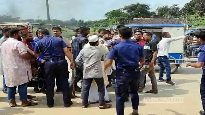 সিলেটে ‘মব’ তৈরি করে পুলিশের উপর হামলার অভিযোগ, আসামি ৭০ শ্রমিক