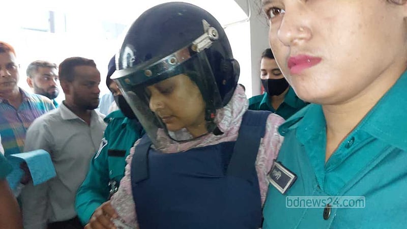 মাকে কাঠগড়ায় দেখে কাঁদলেন নাজা, আপ্লুত বুবলীও