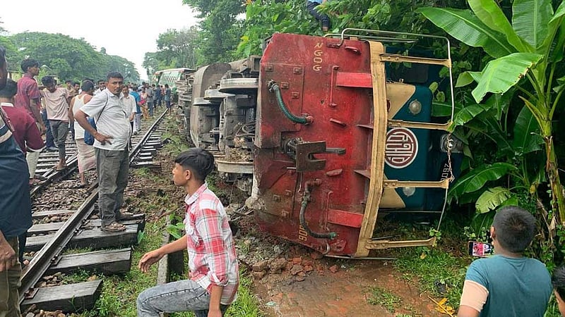 সিলেটে ‘উদয়ন এক্সপ্রেস’ লাইনচ্যুত, সারাদেশের সঙ্গে রেল যোগাযোগ বন্ধ