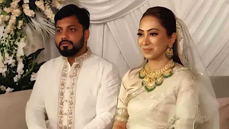 বাগদান সারলেন ইশরাক হোসেন