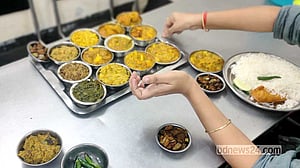 নিরামিষ রেস্তোরাঁয় ভোজন
