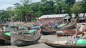 মধ্যরাত থেকে নদী-সাগরে ২২ দিন মাছ ধরা নিষিদ্ধ, হতাশা জেলেদের