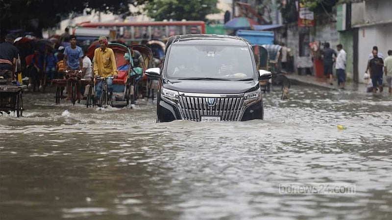 রাতভর বৃষ্টির পর জলজটে নাকাল নগরবাসী