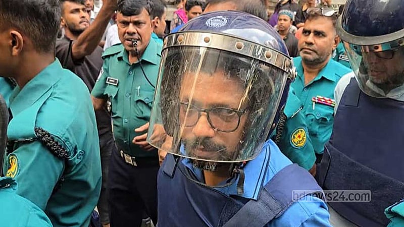 পলকের ঘাড়ের দুটি, কোমরের ৩টি হাড় সরে গেছে, দাবি আইনজীবীর