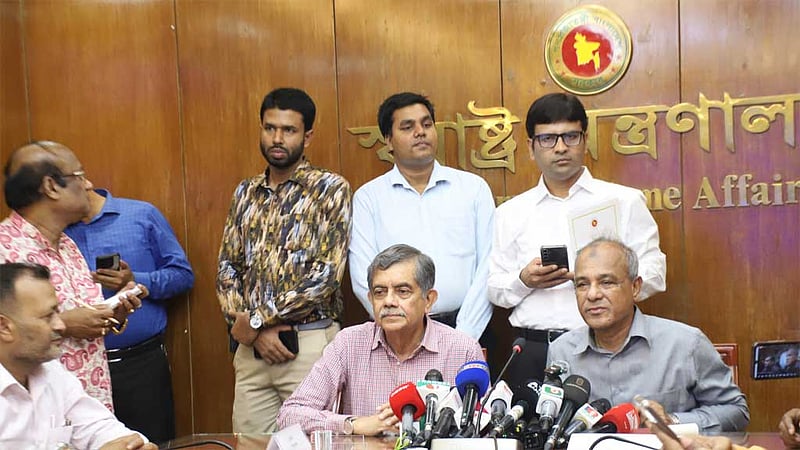 ডাকসু-জাকসুর অভিজ্ঞতা নির্বাচনে ‘কাজে লাগাতে চায় সরকার’: স্বরাষ্ট্র উপদেষ্টা