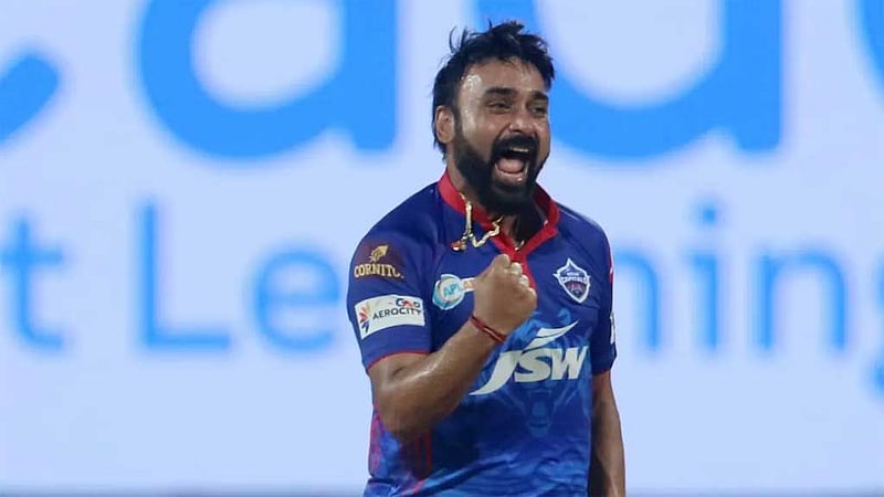 ক্রিকেটকে বিদায় আইপিএলে তিন হ্যাটট্রিক করা বোলারের