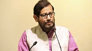আসাদুজ্জামান নূরের চার ফ্ল্যাট ও জমি জব্দ, ১৬ ব্যাংক হিসাব অবরুদ্ধ