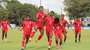 এক মিনিটের মধ্যে ২ গোলে পাকিস্তানকে হারিয়ে ফাইনালে বাংলাদেশ