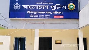 বরিশালে মাথায় গাছের ডাল পড়ে শ্রমিকের মৃত্যু