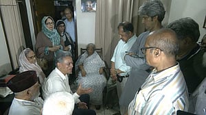 শোক জানাতে প্রয়াত বদরুদ্দীন উমরের বাসায় বিএনপি নেতারা