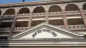 বগুড়ায় আদালত থেকে জোড়া খুনের আসামির পলায়ন, ৬ পুলিশ প্রত্যাহার