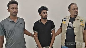 বাইকে ইয়াবা লুকিয়ে ফেরার পথে দুর্ঘটনায় মৃত্যু, আটক ১