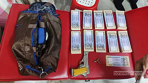 ব্রাহ্মণবাড়িয়ায় ‘পার্লারে রেখে যাওয়া ব্যাগে মিলল পিস্তল ও বিপুল নকল টাকা’