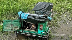 ব্রাহ্মণবাড়িয়ায় রেললাইনে অটোরিকশা, ট্রেনের ধাক্কায় নিহত ২