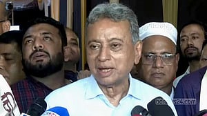 ধ্বংসাত্মক কাজ আওয়ামী লীগের ভবিষ্যৎকে আরো ‘অনিশ্চিত করছে’: আমির খসরু