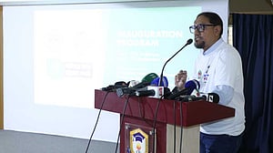 স্থানীয় সরকার উপদেষ্টা ফাইল বাসায় নিয়ে যান, সই আর হয় না: চট্টগ্রামের মেয়র