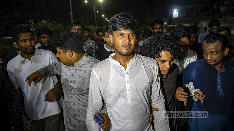 ডাকসু নির্বাচন: ‘ভোট চুরির’ অভিযোগে ছাত্রদলের বিক্ষোভ