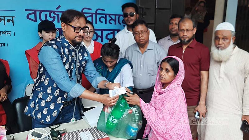 পরিত্যক্ত প্লাস্টিকের বিনিময়ে বিদ্যানন্দ দিচ্ছে চিকিৎসা সেবা