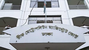 দুই সাংবাদিকের ওপর হামলা, আত্মসমর্পণ করে তিন আসামির জামিন