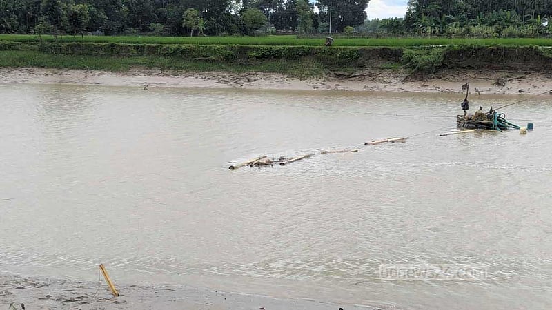 কক্সবাজারের বাঁকখালী নদীতে ভেসে এসেছে নারীর লাশ