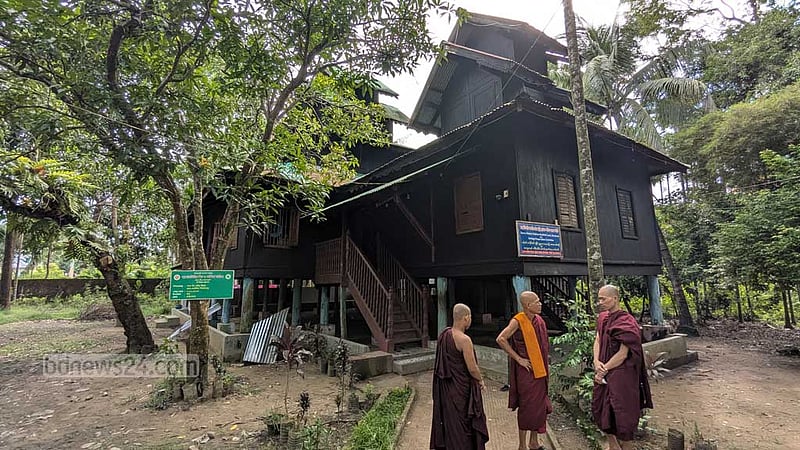 রামুতে বৌদ্ধ ভিক্ষুর ঝুলন্ত মরদেহ উদ্ধার
