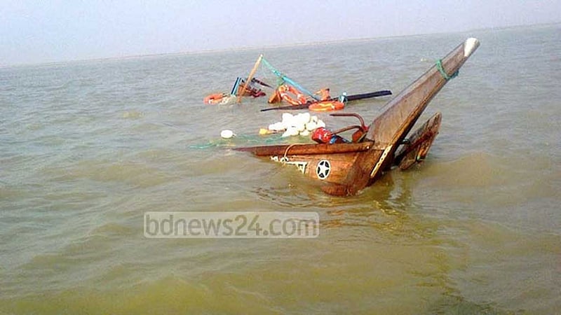 বঙ্গোপসাগরে ট্রলারডুবি: নিখোঁজ বাবা-ছেলের লাশ উদ্ধার