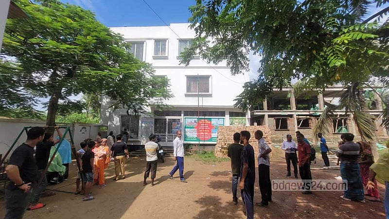 কুমিল্লার বাসায় বিশ্ববিদ্যালয় ছাত্রী ও মায়ের লাশ