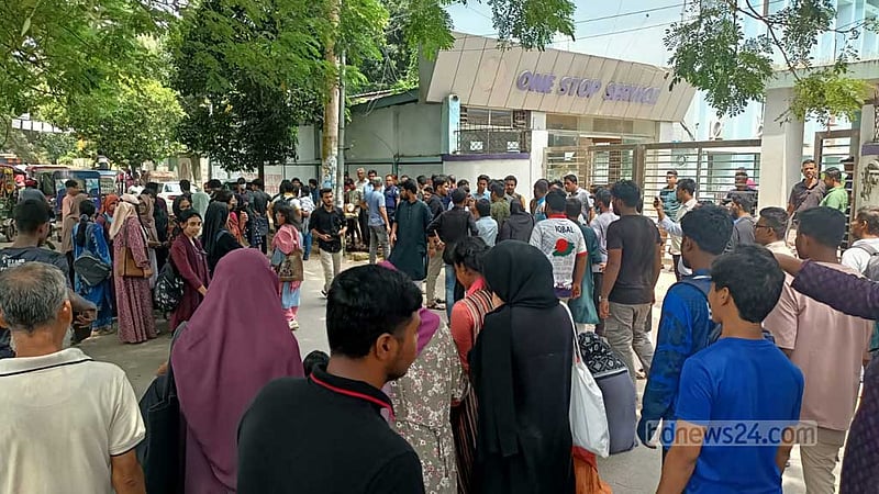 কুমিল্লা বিশ্ববিদ্যালয় ছাত্রী ও মায়ের লাশ: আবারও শিক্ষার্থীদের বিক্ষোভ