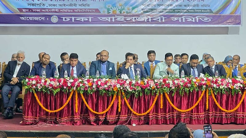 রায়ের পরেই বিচার বিভাগ নিয়ে সমালোচনা করবেন না: বিচারপতি আকরাম
