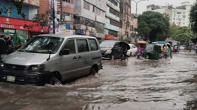 জলজটের জেরে শহরজুড়ে যানজট