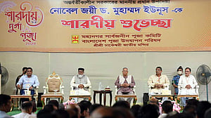 দুর্গোৎসবের প্রস্তুতি: ঢাকেশ্বরী মন্দির পরিদর্শনে প্রধান উপদেষ্টা