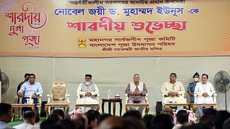 দুর্গোৎসবের প্রস্তুতি: ঢাকেশ্বরী মন্দির পরিদর্শনে প্রধান উপদেষ্টা