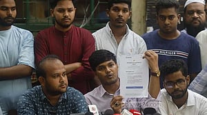 ডাকসু প্রার্থীদের ফেইসবুক অ্যাকাউন্ট ‘অচল করার’ অভিযোগ ছাত্রদল-শিবিরের