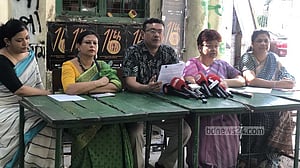 ডাকসু ভোট: লাইন ব্যবস্থাপনায় শিক্ষক-কর্মচারীদের চায় শিক্ষক নেটওয়ার্ক